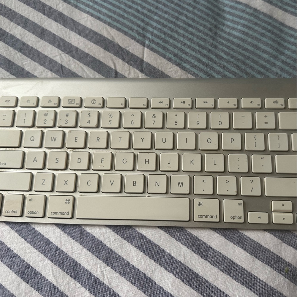 Apple Wireless Keyboard - Picture 7 of 8
